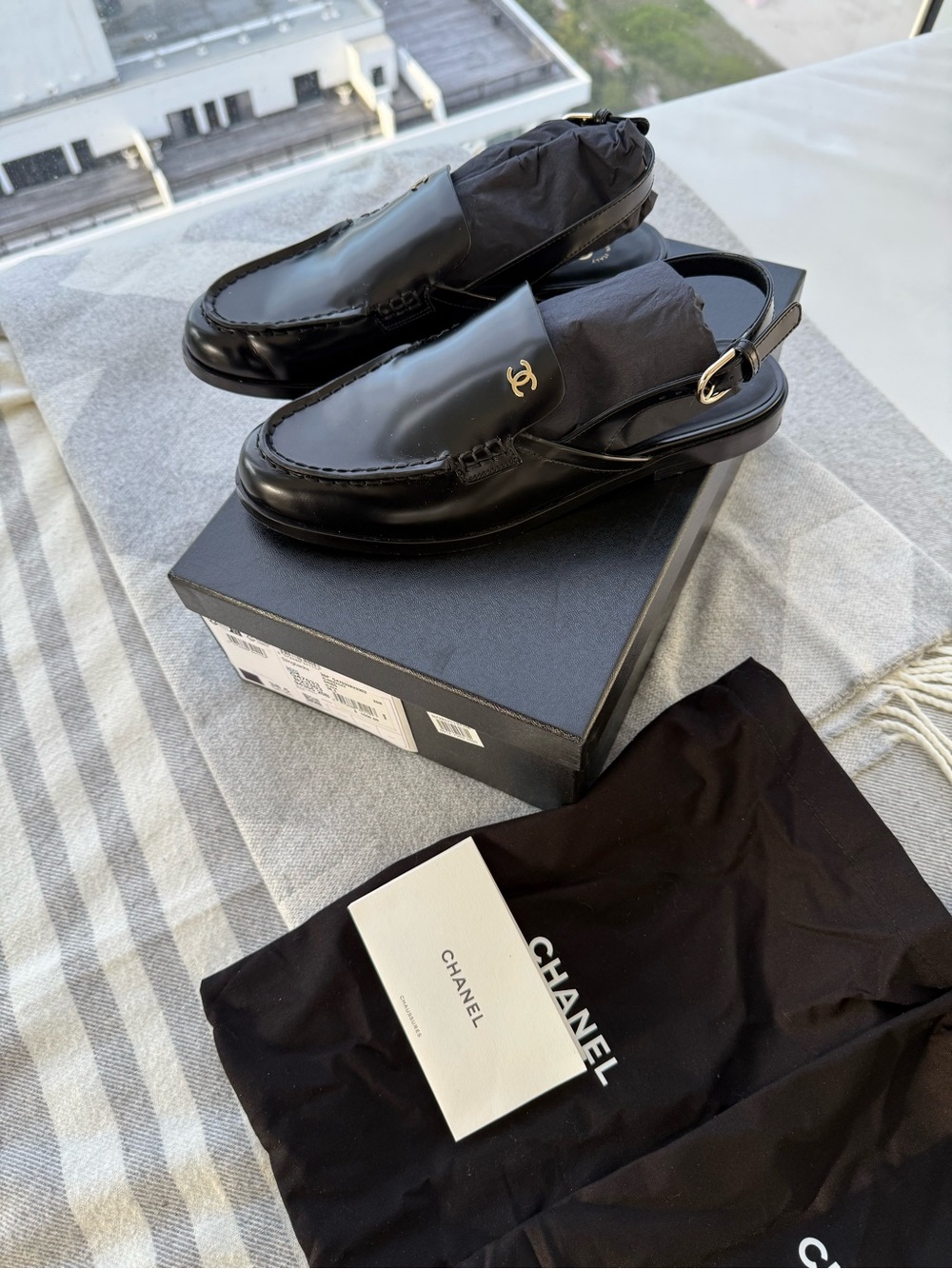 Chanel woman Black Leather Slingback Loafers size 38.5